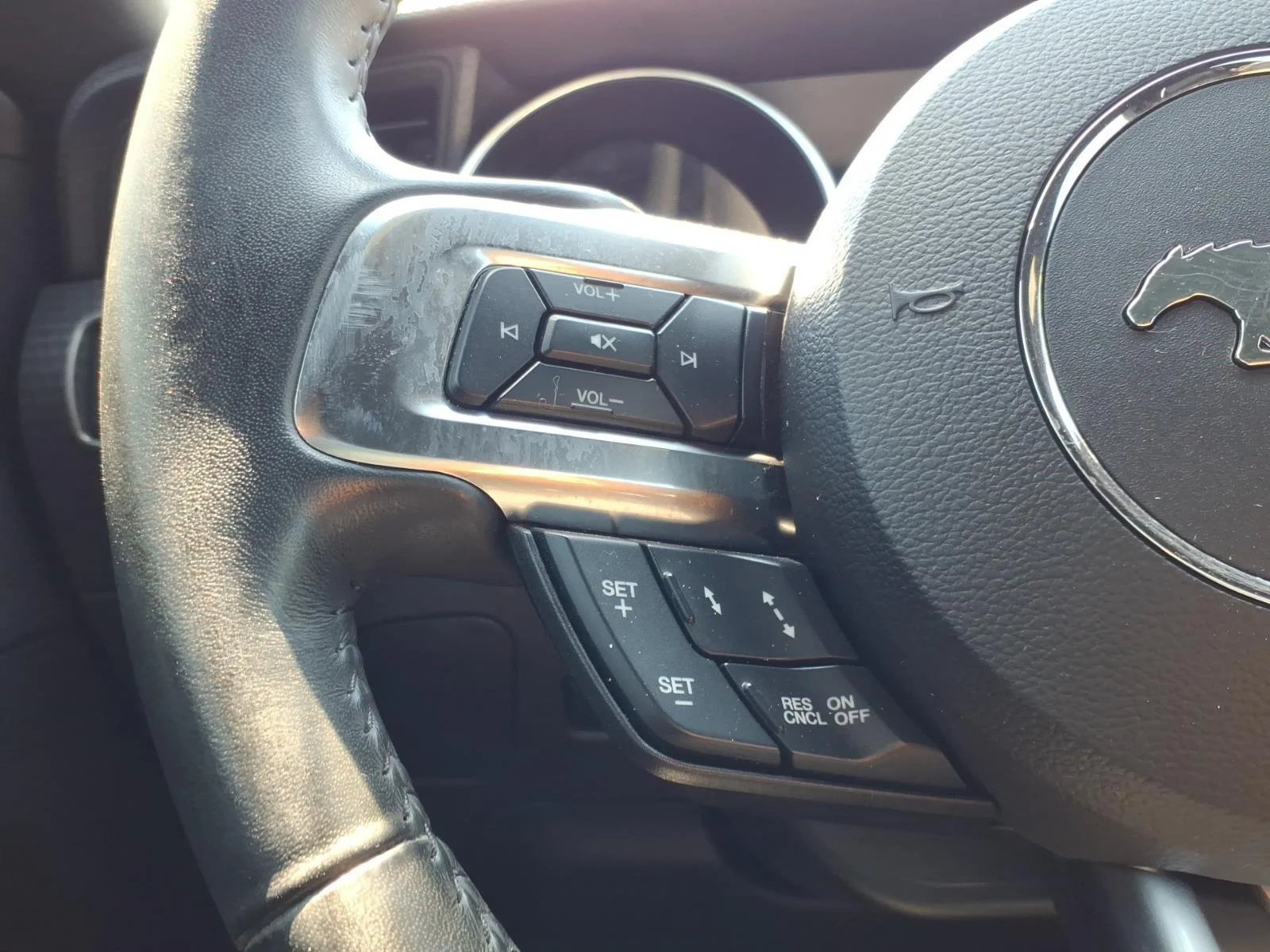 Used 2018 Shadow Black Ford GT Premium image 27