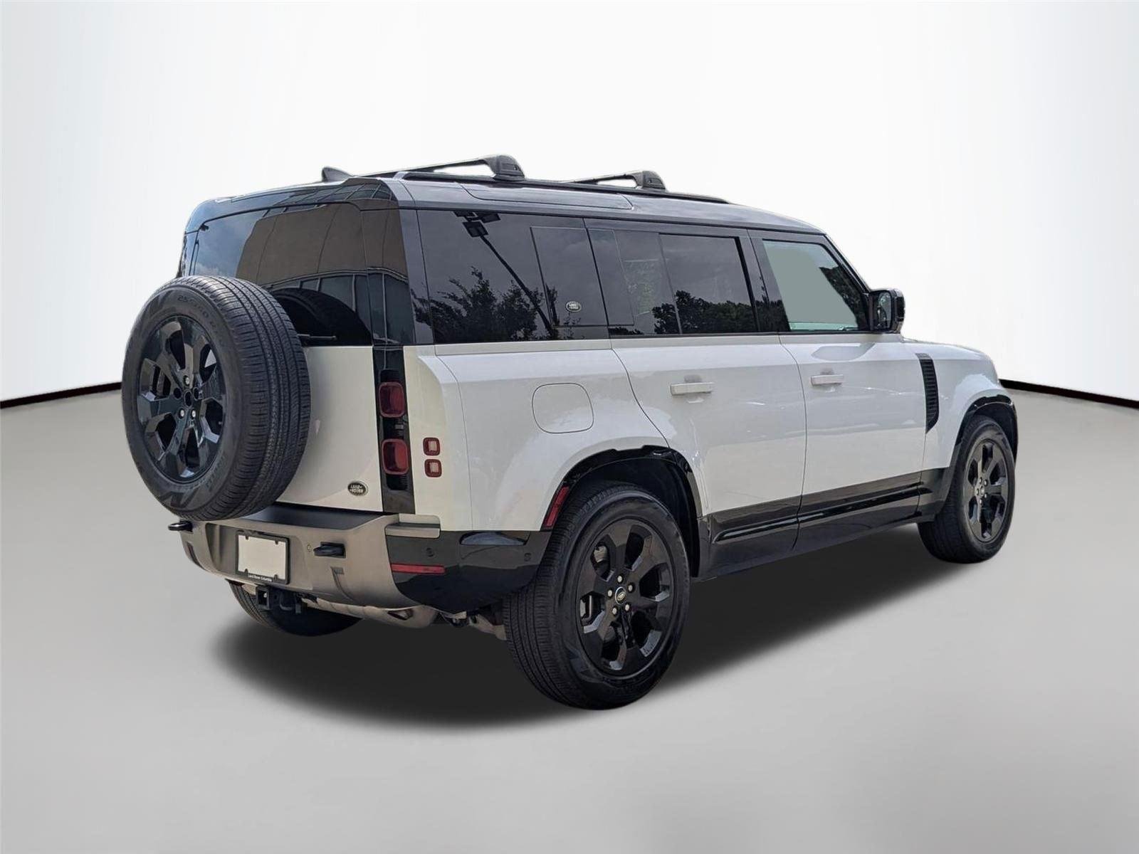 Used 2023 Yulong White Metallic Land Rover X-Dynamic SE image 5