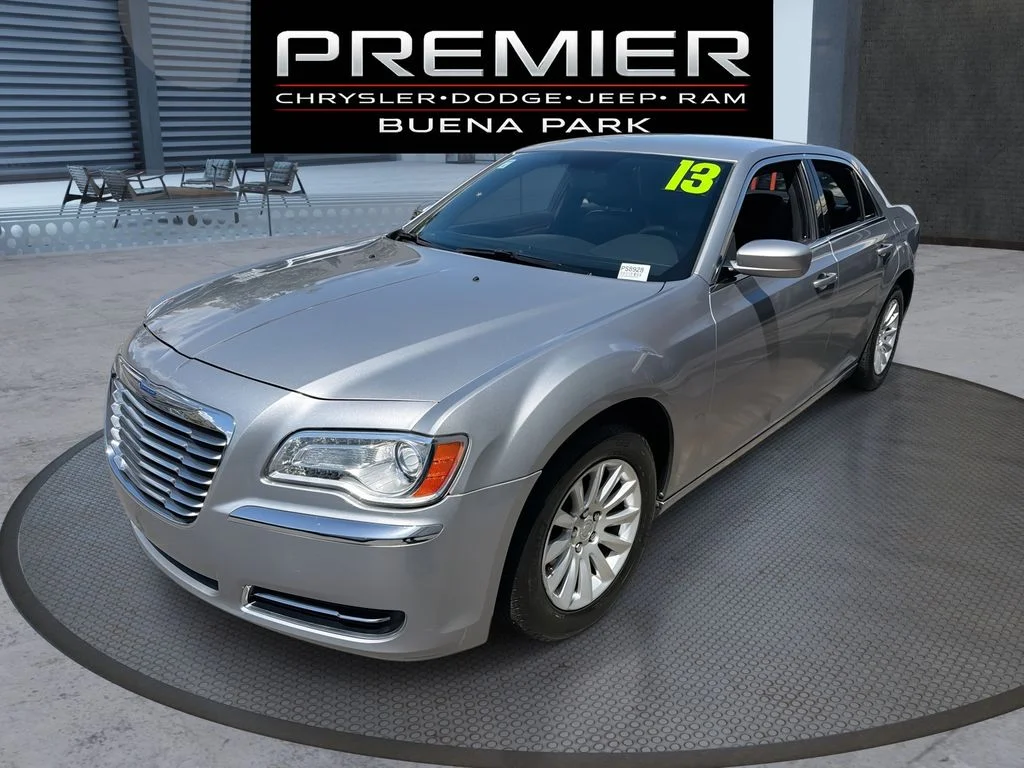 2013 Chrysler 300 -'s photo
