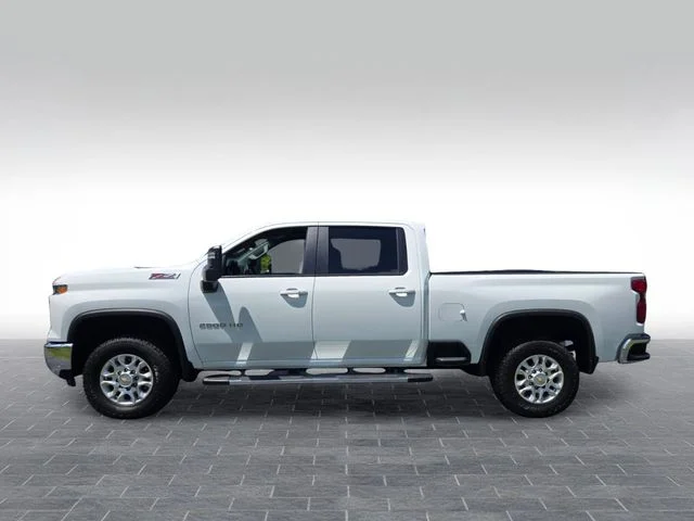 Used 2025 White Chevrolet LT image 4