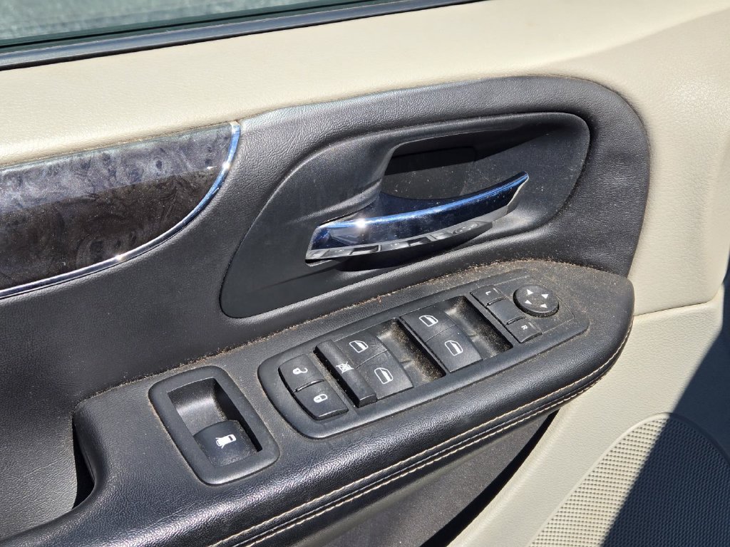 Used 2011 Silver Chrysler Touring image 11