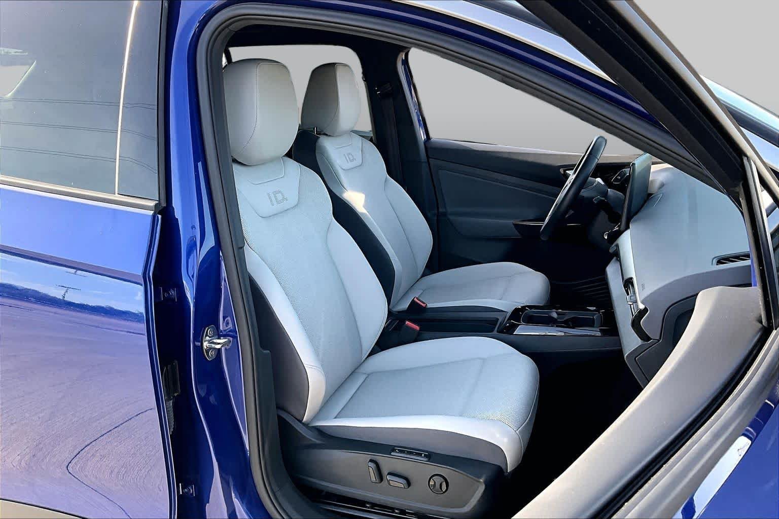 Used 2022 Dusk Blue Metallic/Black Roof Volkswagen Pro S image 8
