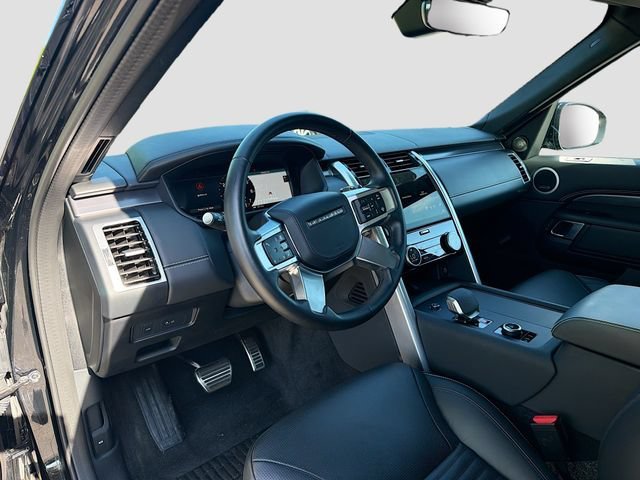 Used 2025 Santorini Black Metallic Land Rover Metropolitan Edition image 28