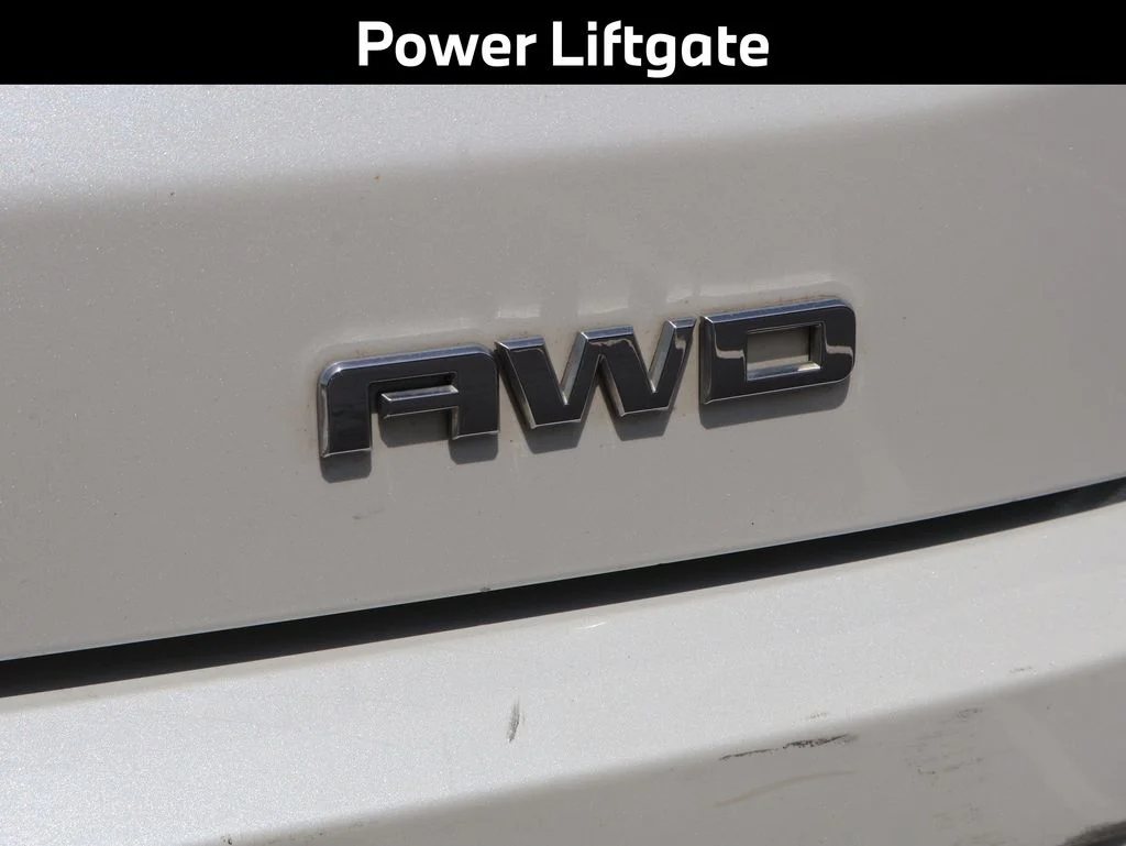 Used 2017 White GMC Denali image 10