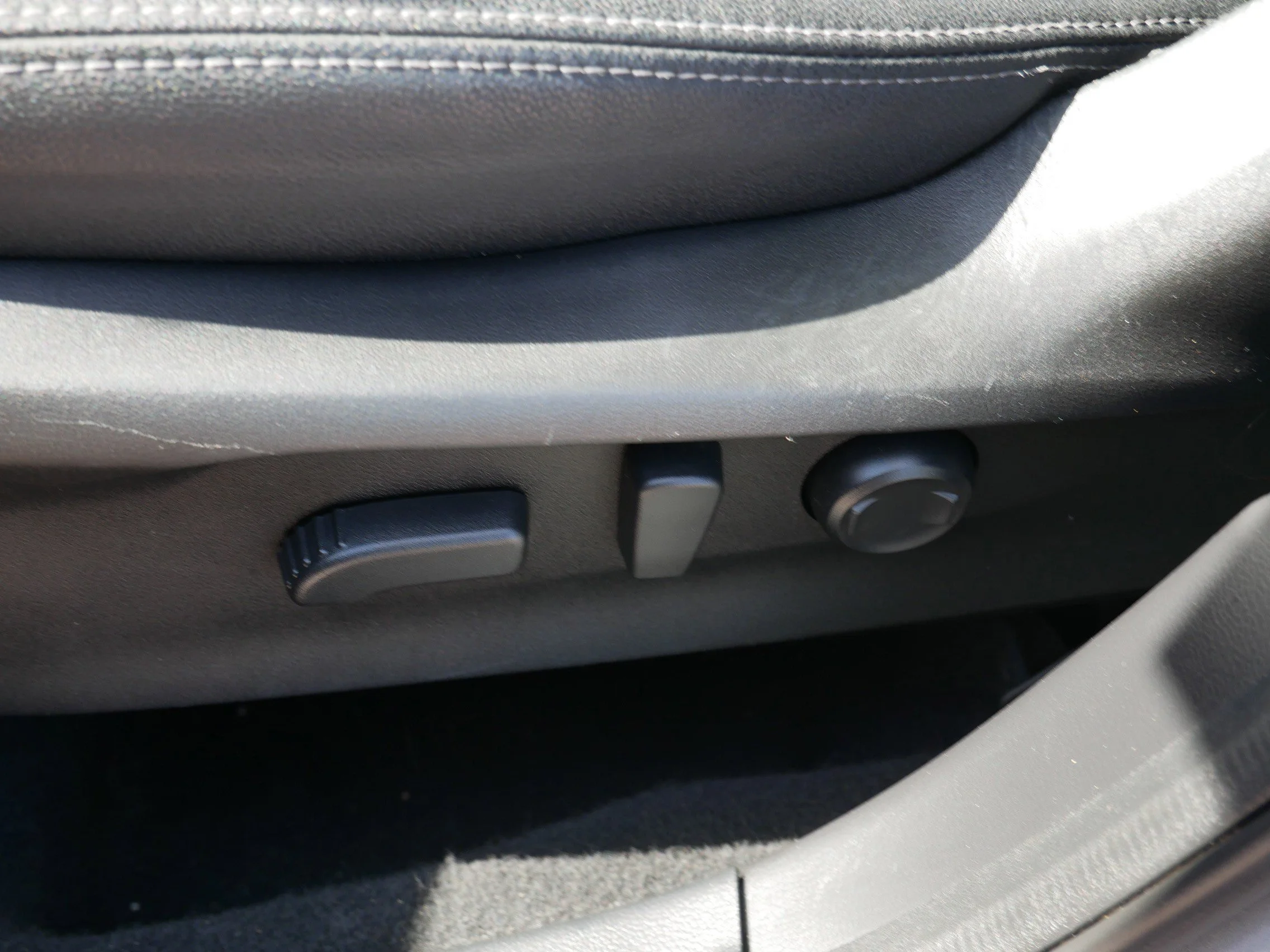 Used 2024 Ice Silver Metallic Subaru Premium image 19