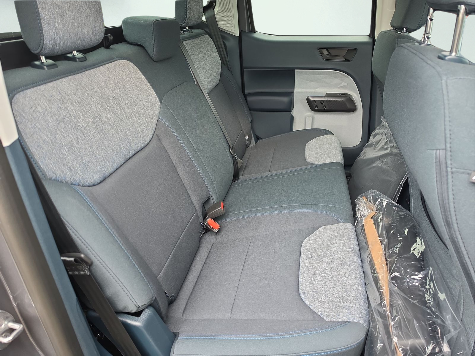 New 2026 Carbonized Gray Metallic Ford XLT image 17