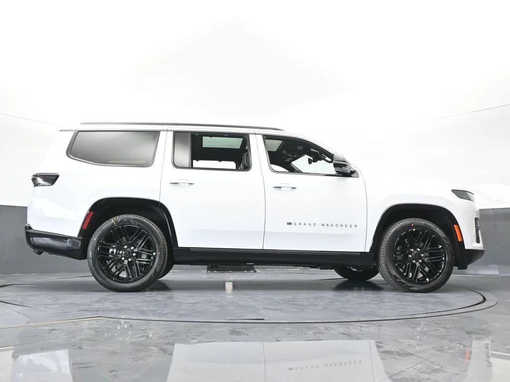 New 2026 Bright White Clear-Coat Exterior Paint Jeep Limited Reserve image 65