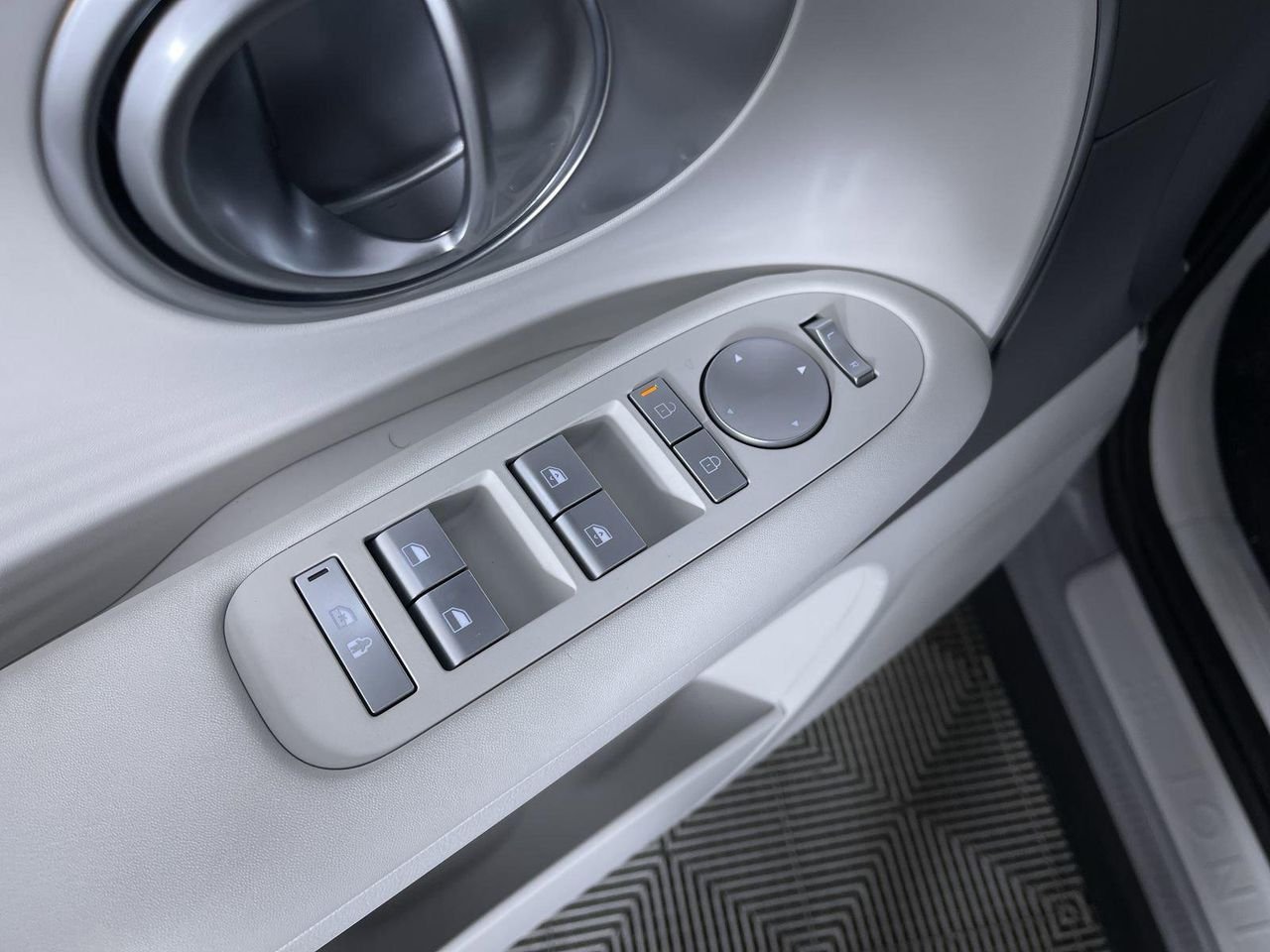 2026 Hyundai IONIQ 9 SE - Photo 25