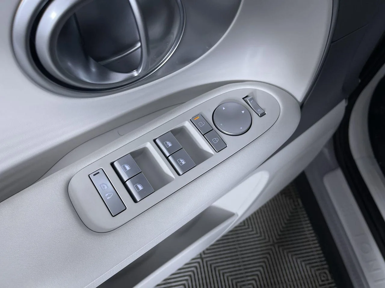 2026 Hyundai IONIQ 9 SE - Photo 25