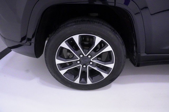 Used 2023 Diamond Black Crystal Pearlcoat Jeep Overland image 6