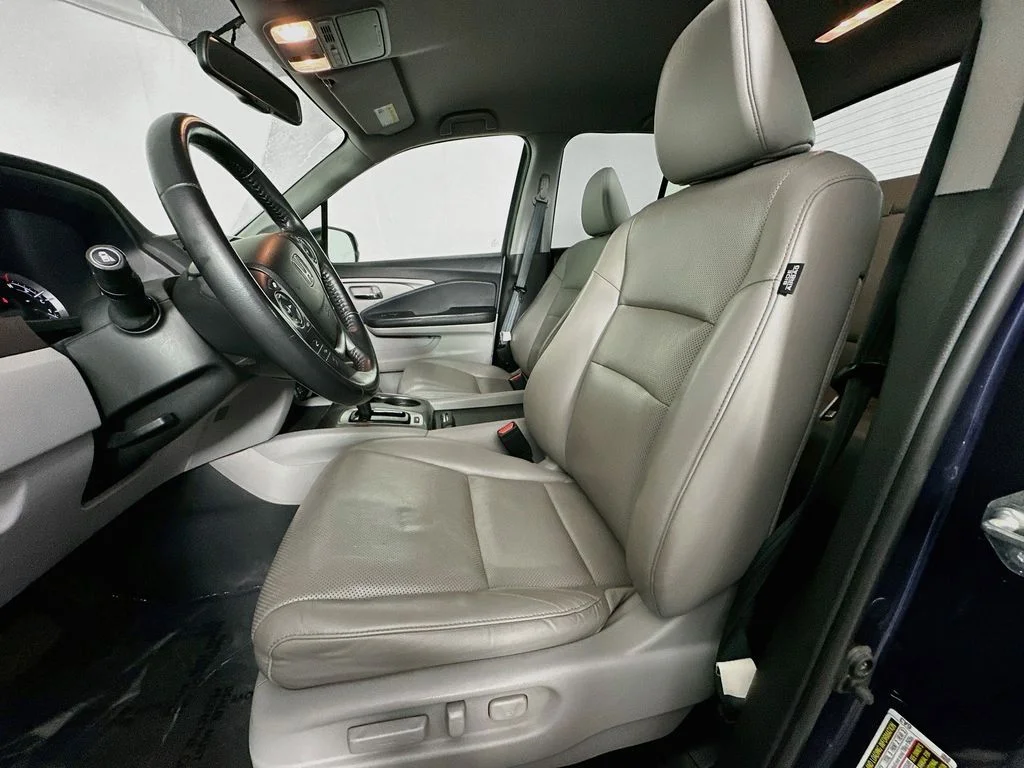 Used 2018 Obsidian Blue Pearl Honda RTL-T image 22