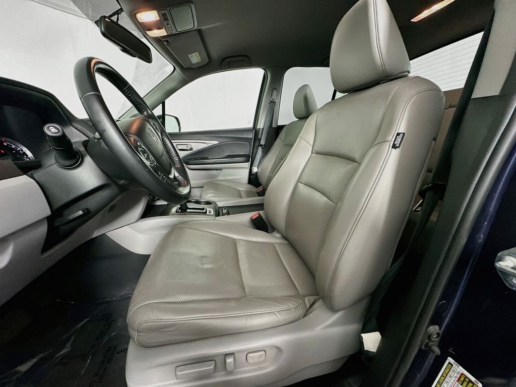 Used 2018 Obsidian Blue Pearl Honda RTL-T image 22