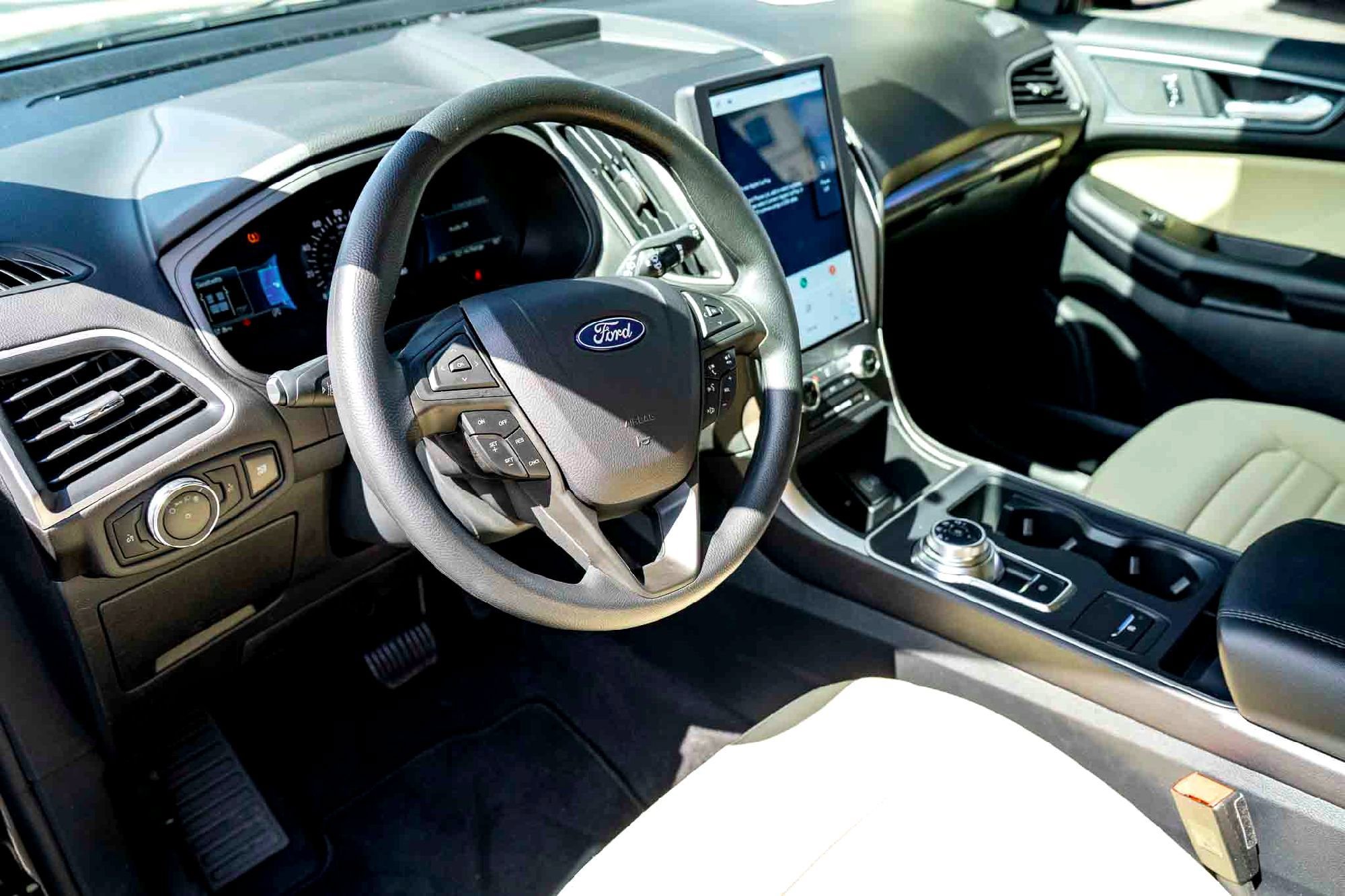 New 2024 Agate Black Metallic Ford SE image 11