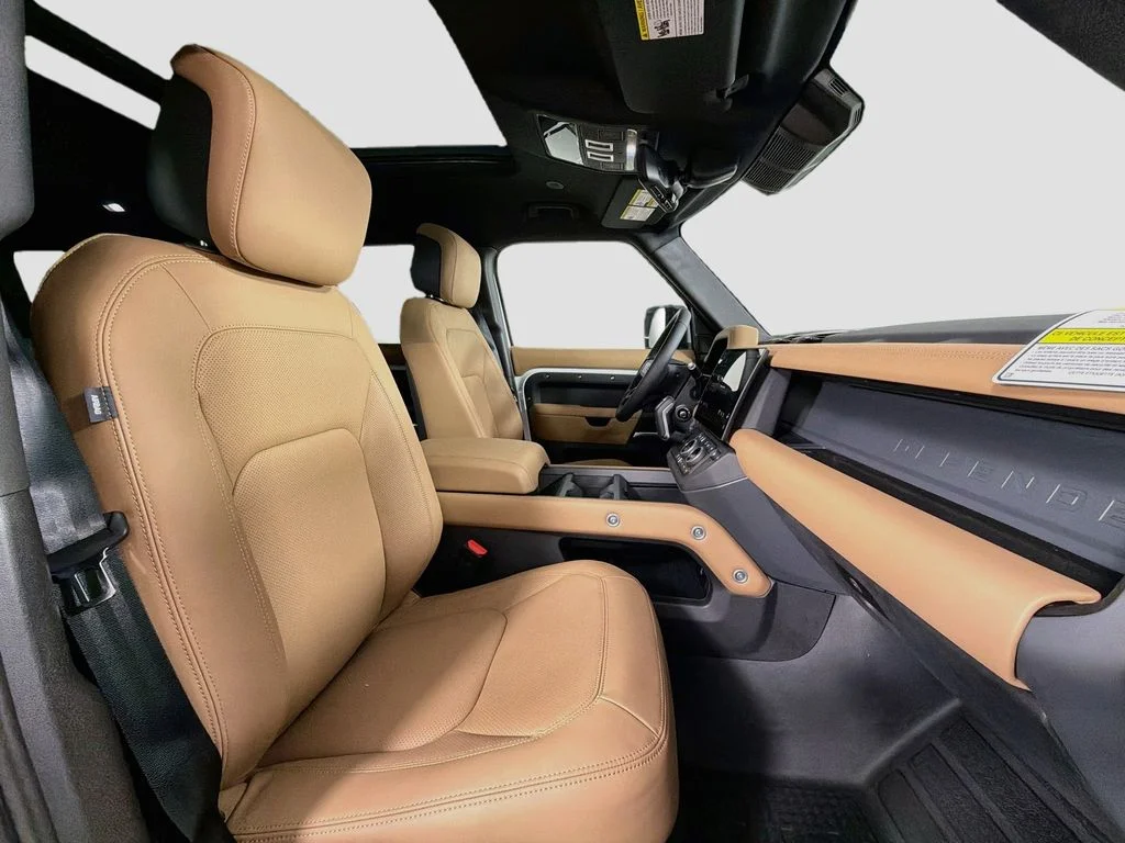 New 2026 Fuji White Land Rover X-Dynamic SE image 30