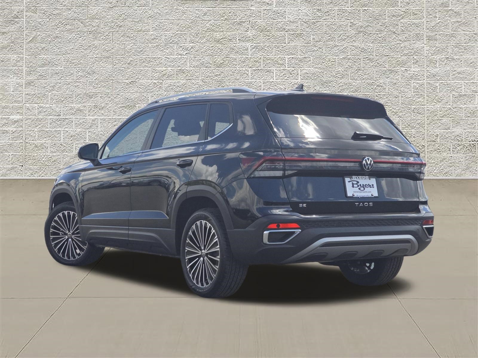 New 2026 Deep Black Pearl Volkswagen SE image 5