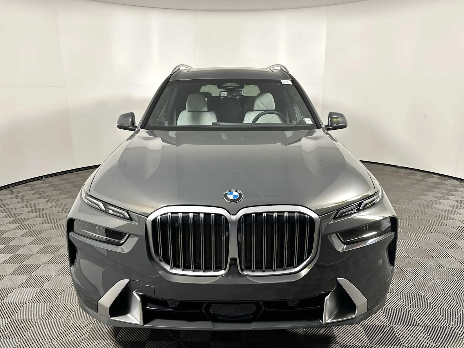 New 2026 Dravit Grey Metallic BMW xDrive40i image 5