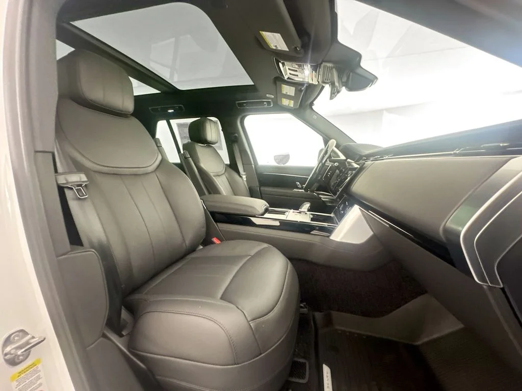 New 2026 Fuji White Land Rover SE image 29