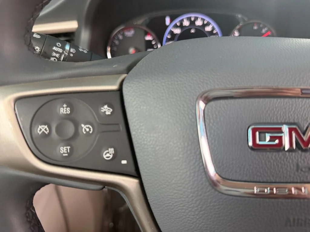 Used 2023 White GMC Denali image 24