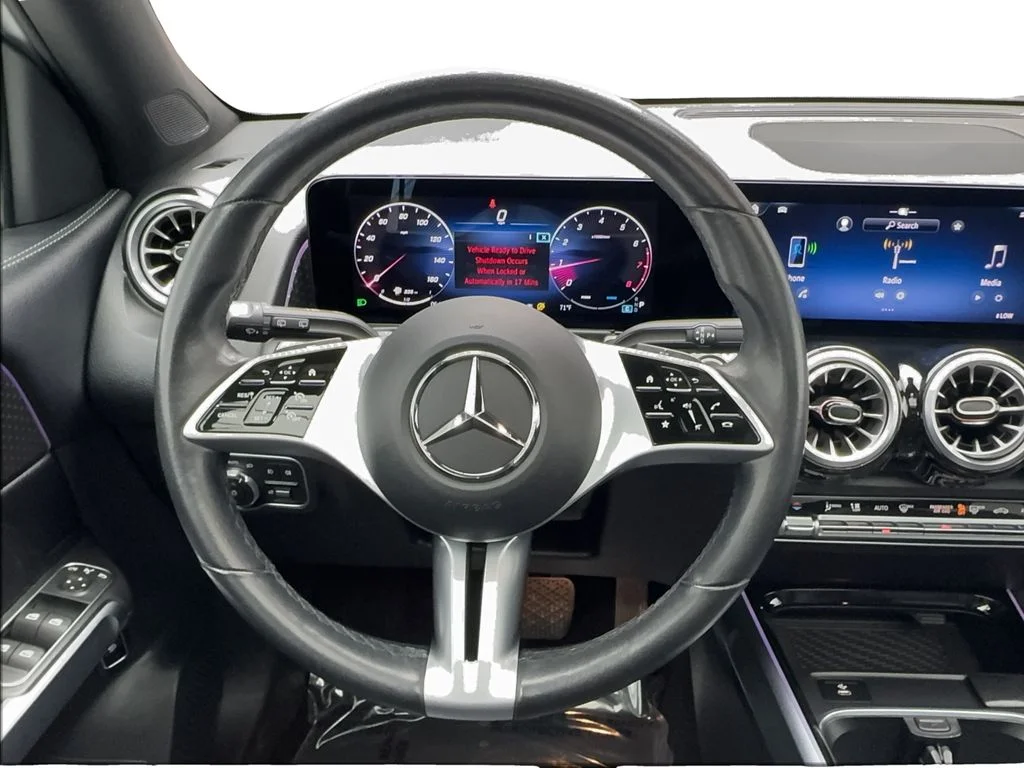 Used 2025 White Mercedes-Benz GLB 250 image 32