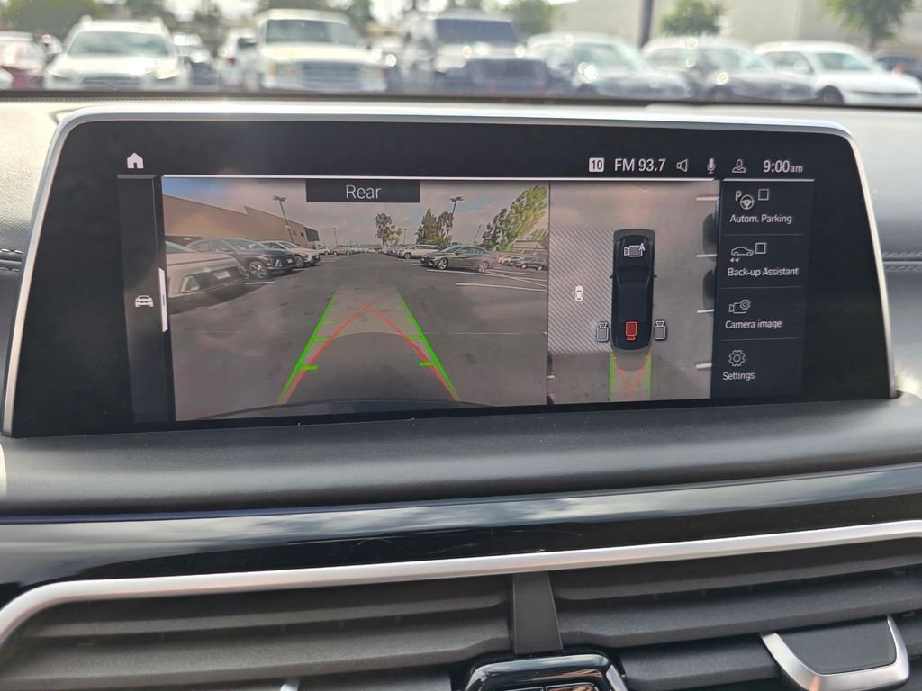 2021 BMW 7 Series M760i - Photo 34