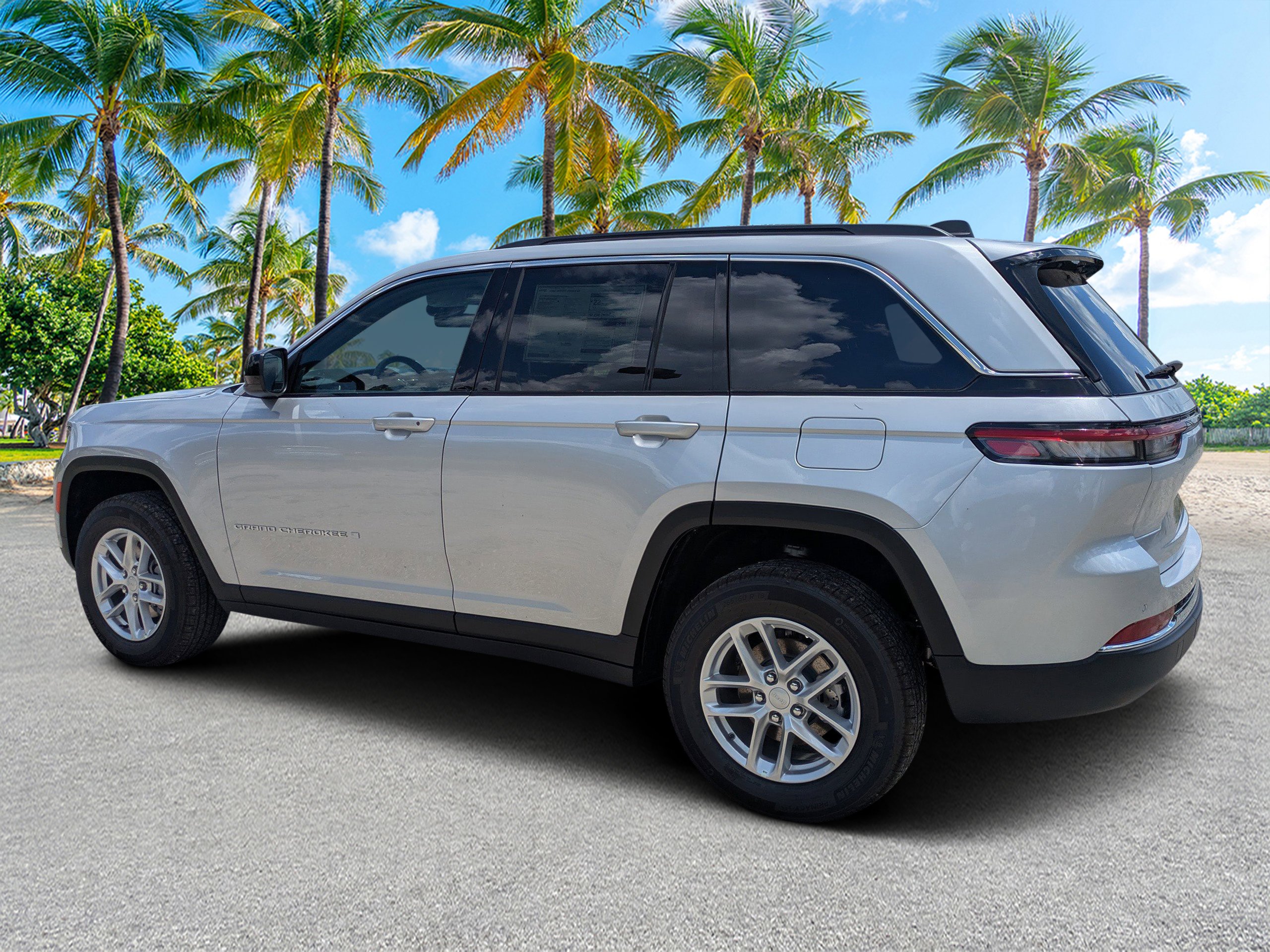New 2026 Silver Zynith Exterior Paint Jeep Laredo X image 5