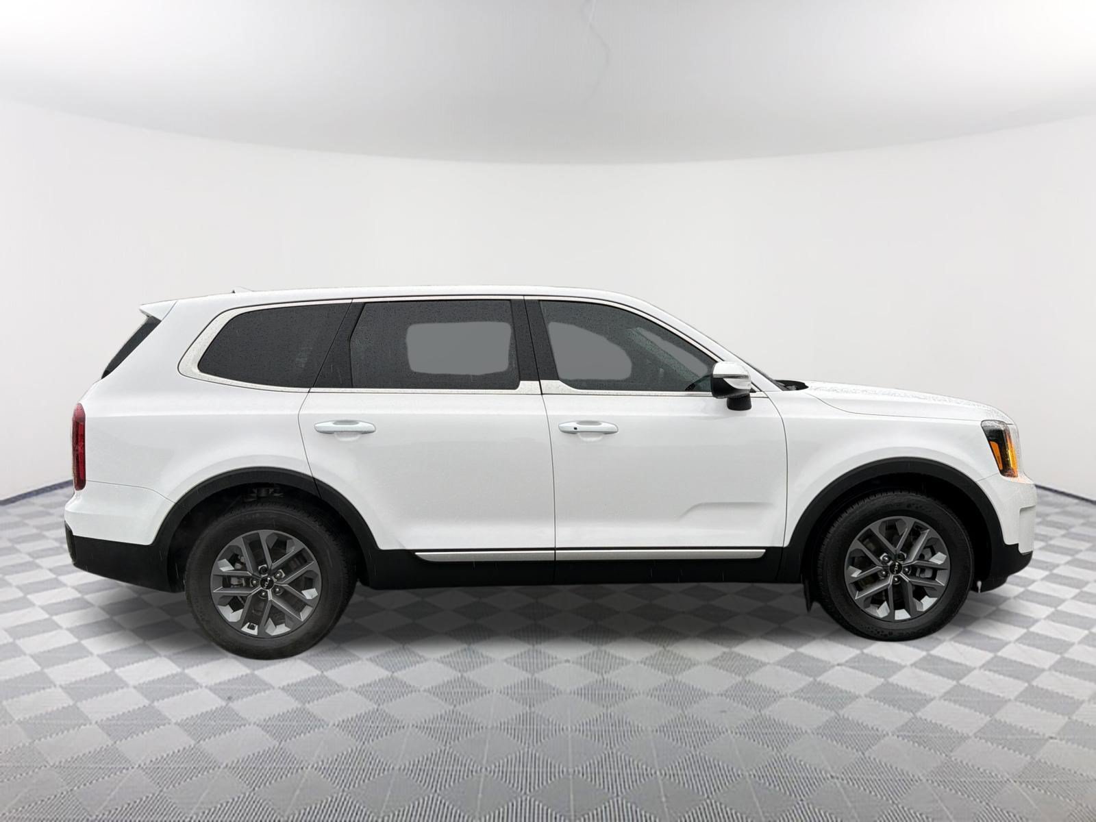 Used 2024 Glacial White Pearl Kia LX image 18