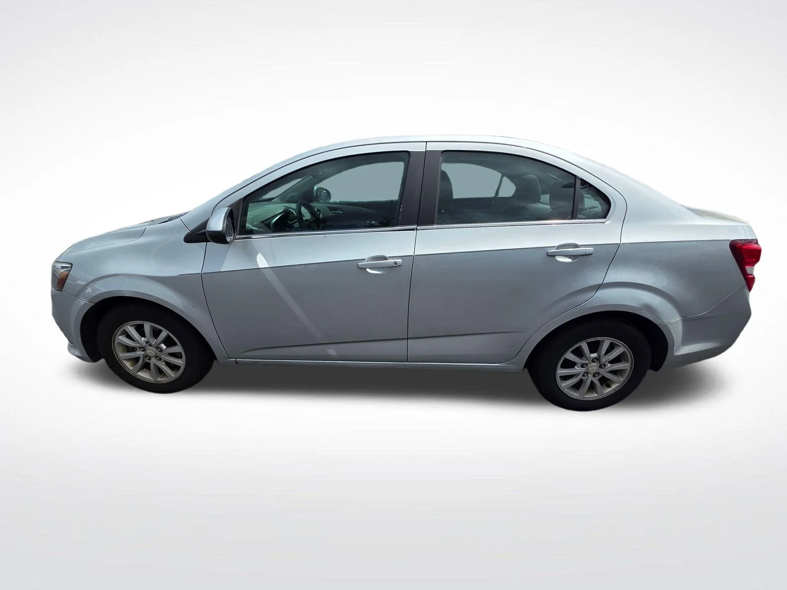 Used 2017 Silver Ice Metallic Chevrolet LT image 8