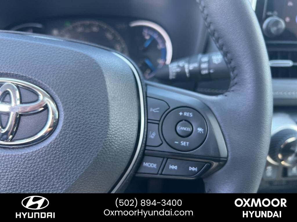 Used 2025 Wind Chill Pearl Toyota Hybrid XLE Premium image 18