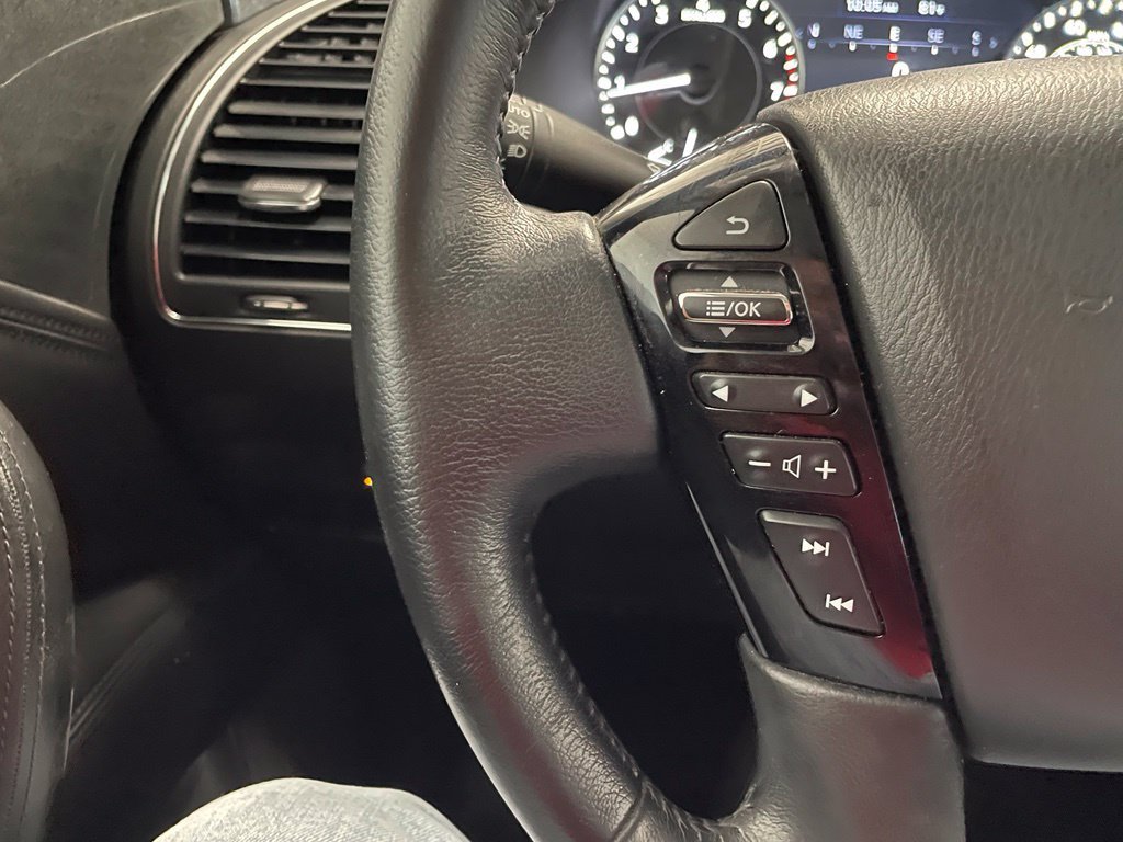 Used 2022 Gray Nissan SV image 12