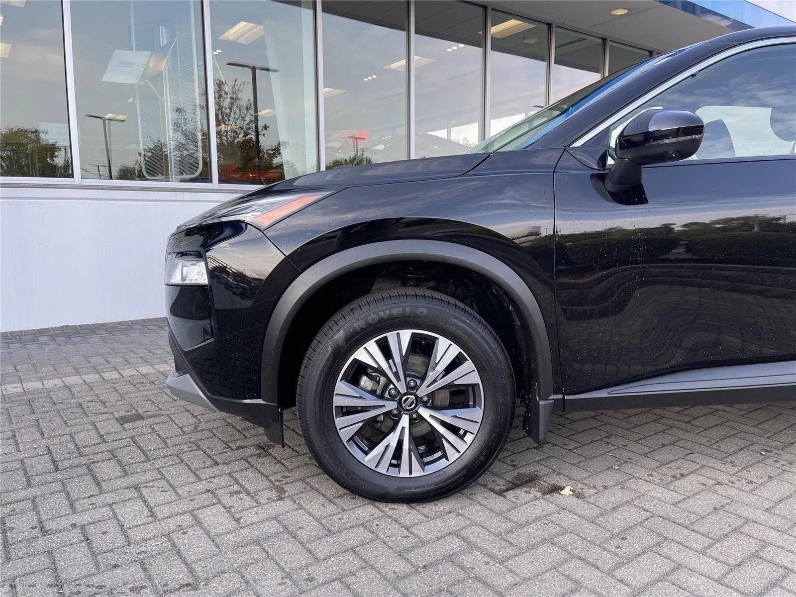 Used 2021 Black Nissan SV Intelligent AWD image 9