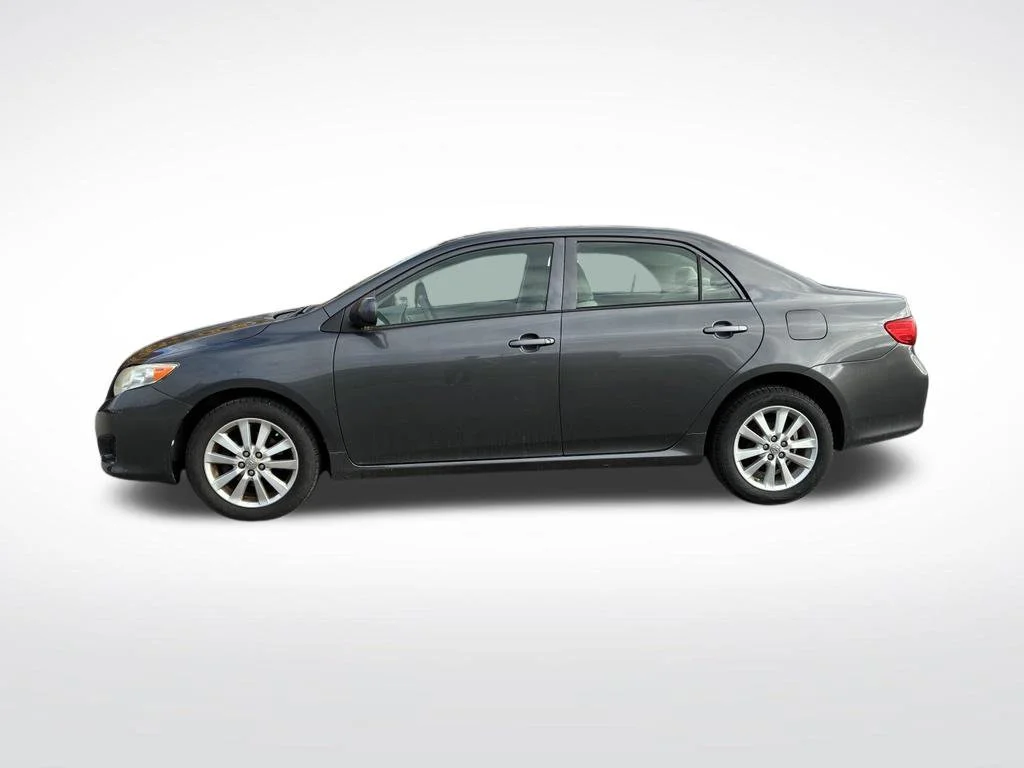 Used 2009 Gray Toyota LE image 2