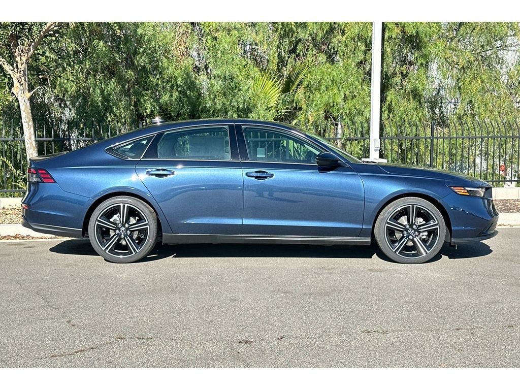 New 2026 Canyon River Blue Metallic Honda SE image 3