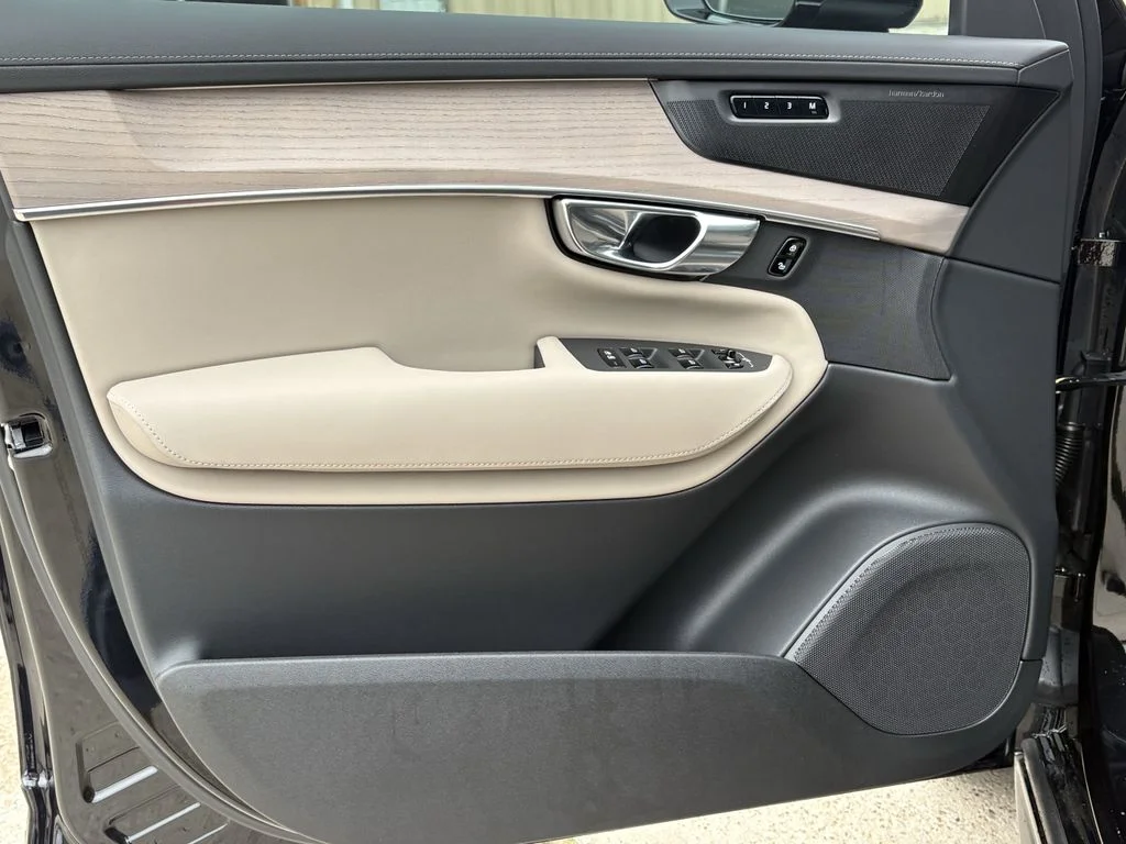 New 2026 Onyx Black Volvo Ultra image 10