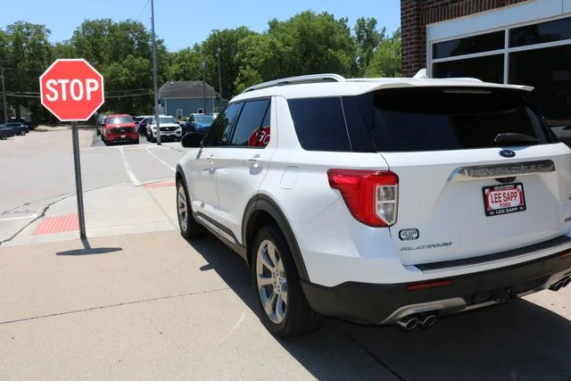 Used 2020 White Metallic Ford Platinum image 27