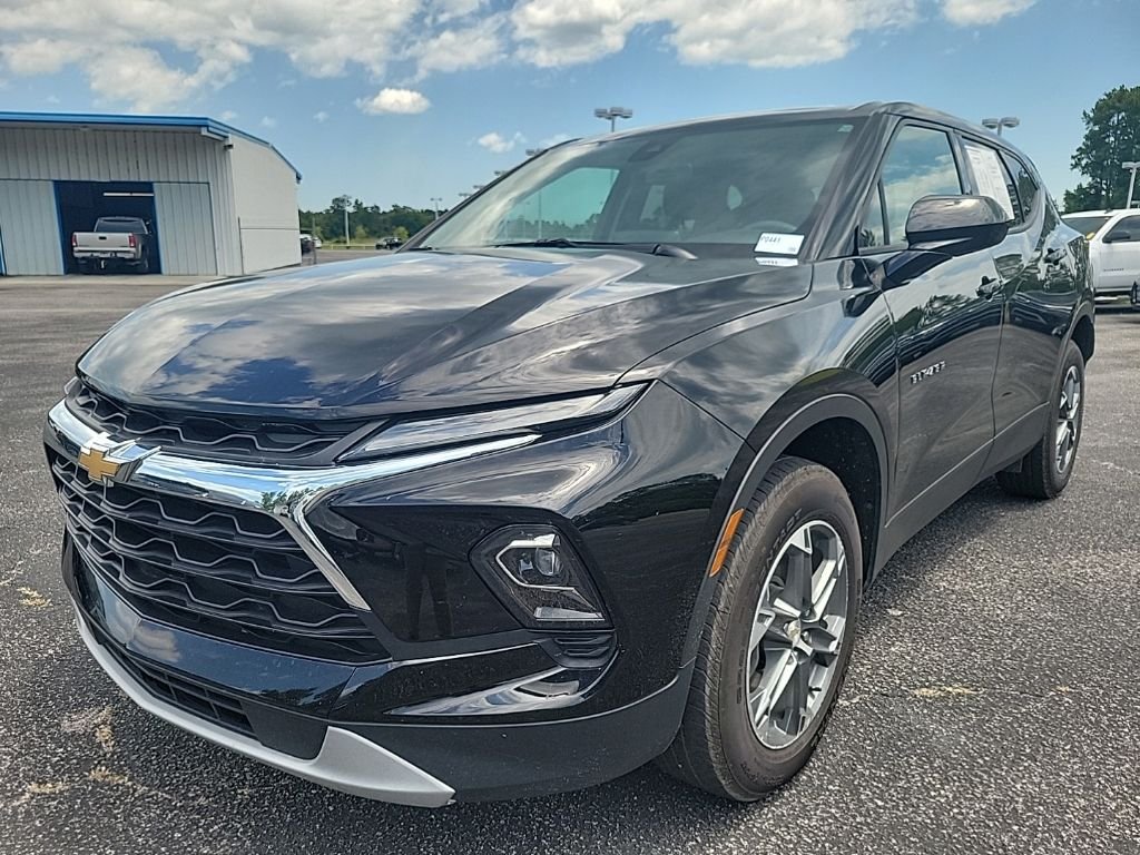 Used 2025 Black Chevrolet LT image 3