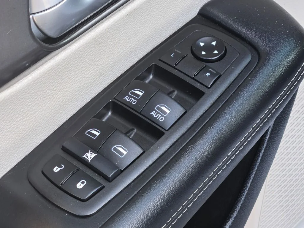 Used 2024 Silver Chrysler Touring L image 18