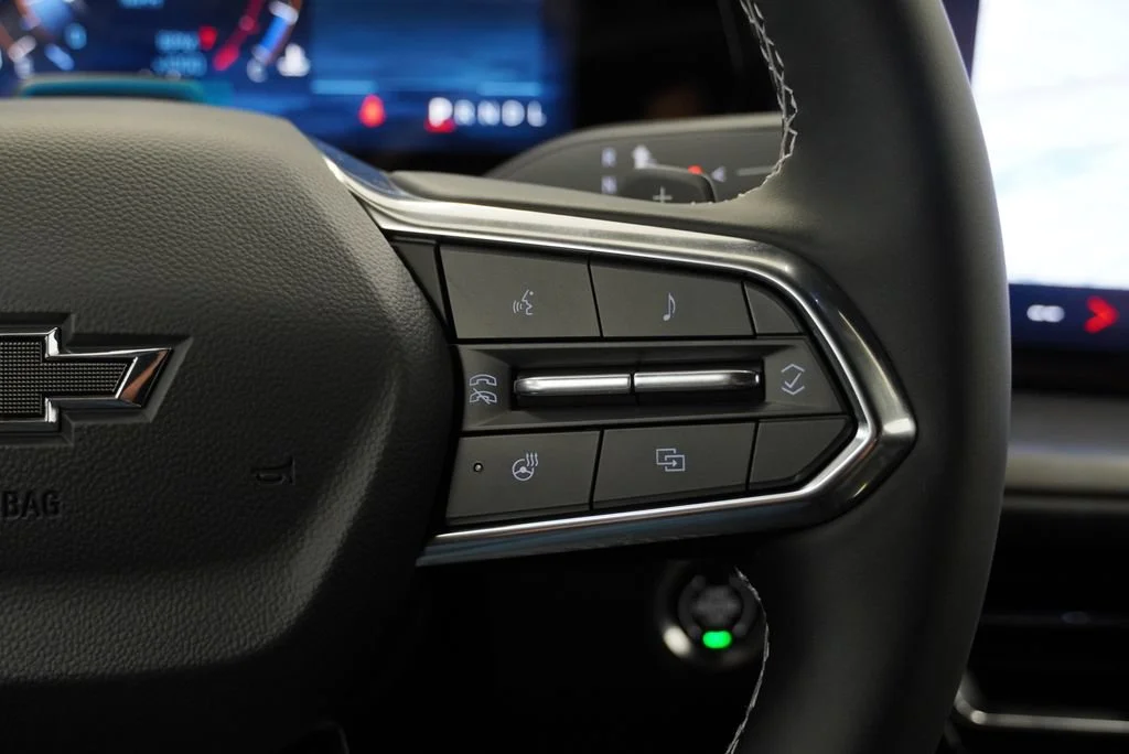 New 2027 Summit White Chevrolet LT image 21