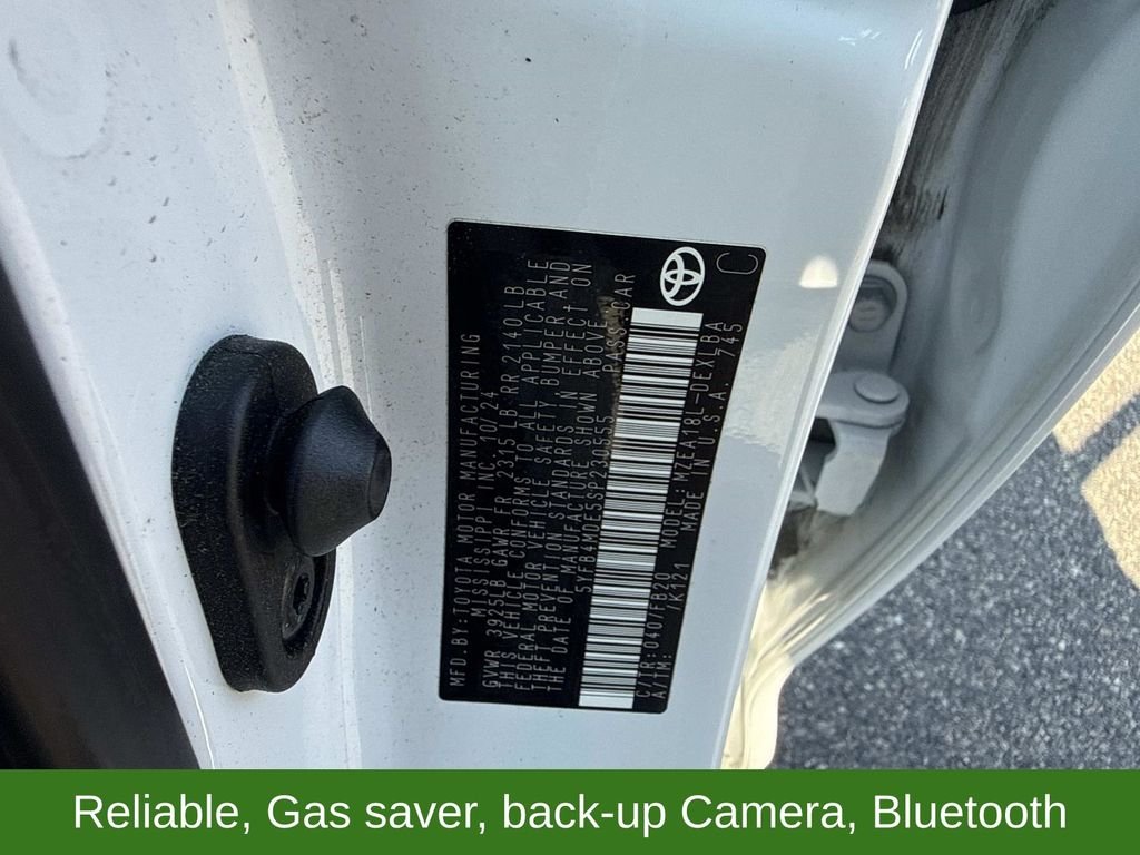 Used 2025 White Toyota LE image 18