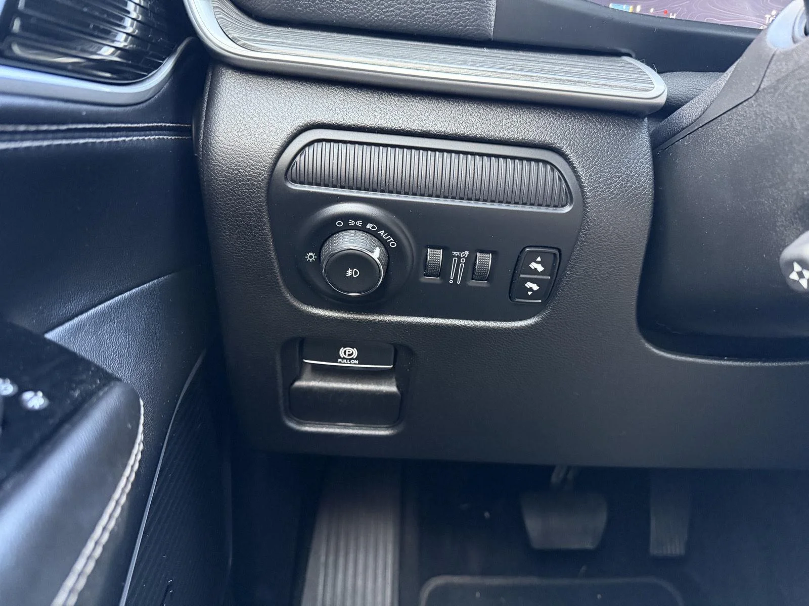 Used 2024 Diamond Black Crystal Pearlcoat Jeep Series II image 15