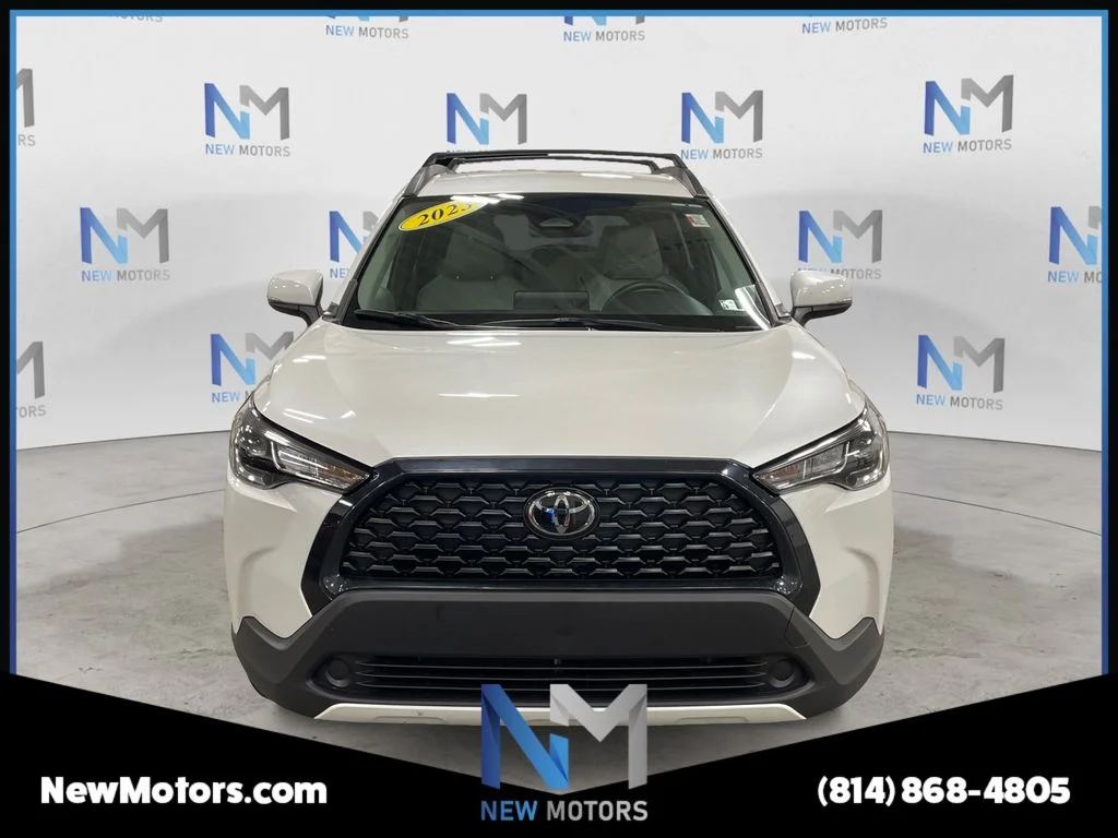 Used 2023 Pearl Toyota LE image 8