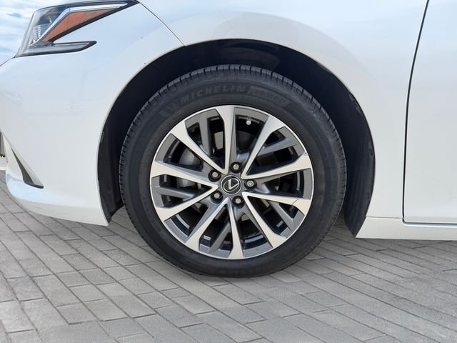 Used 2023 White Lexus 350 image 9