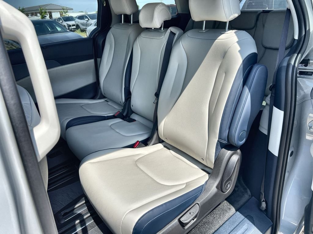 New 2026 White Kia EX image 22