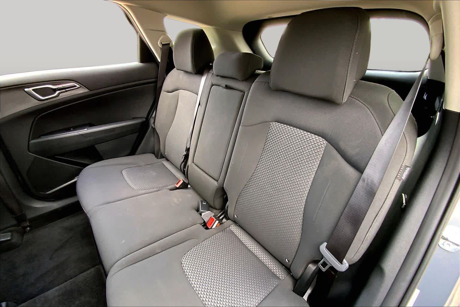 Used 2025 Everlasting Silver Kia LX image 21