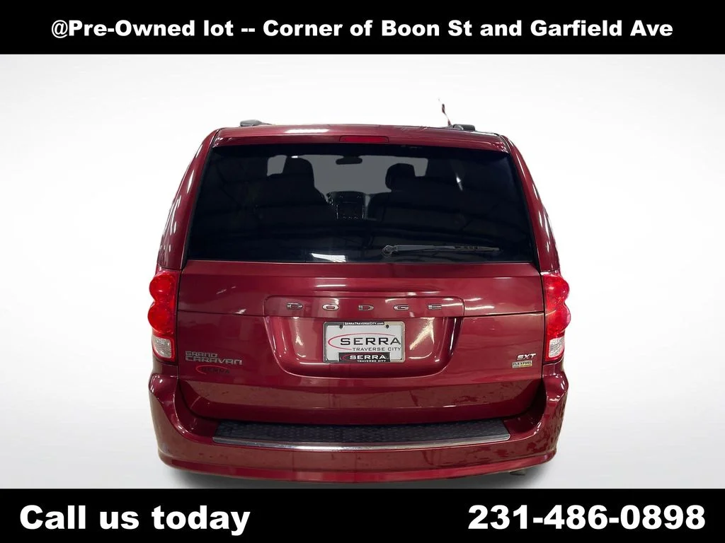 Used 2014 Red Dodge SXT image 4