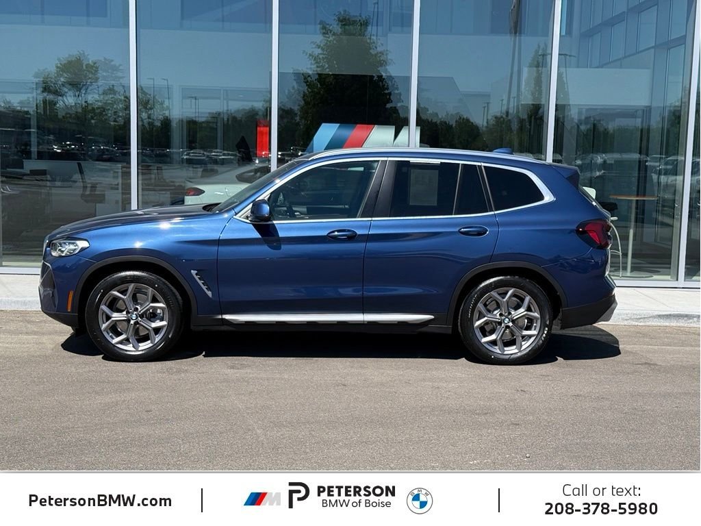 Used 2022 Blue BMW xDrive30i image 2