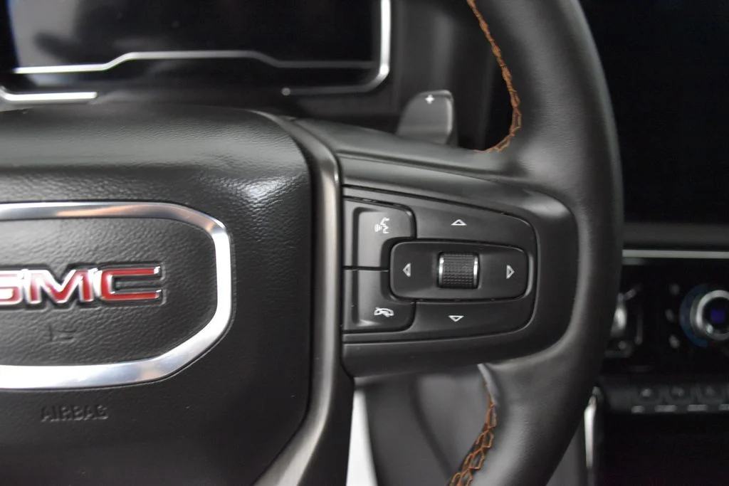 Used 2025 White GMC AT4 image 8