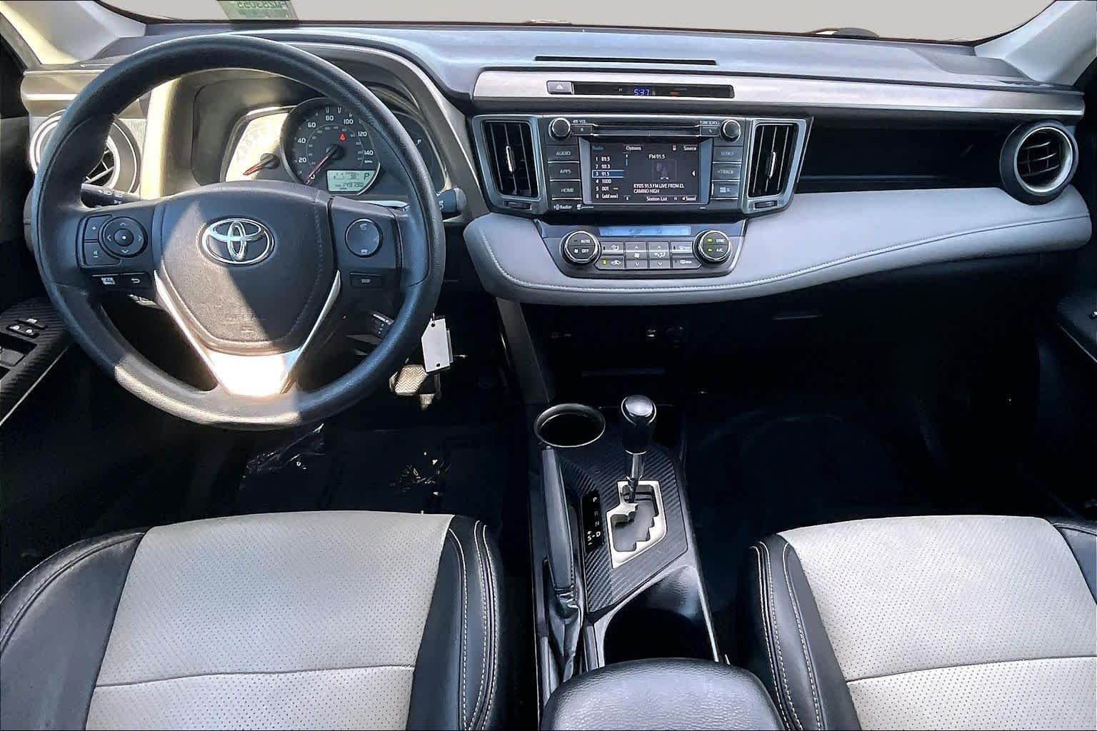 Used 2015 Classic Silver Metallic Toyota XLE image 15