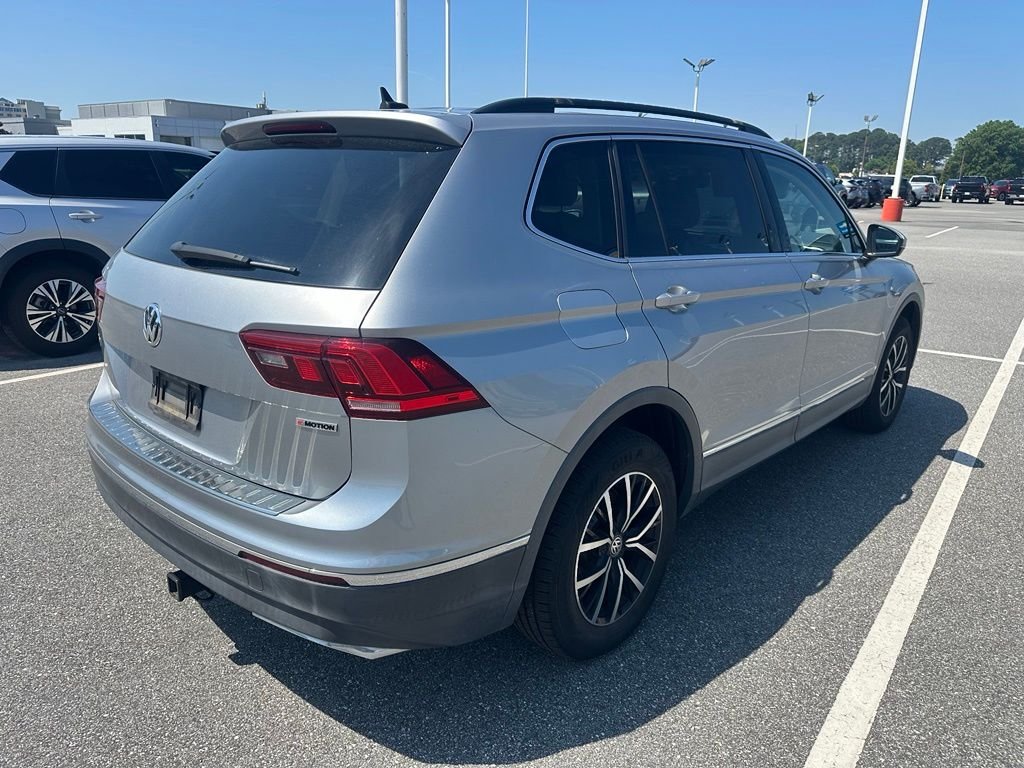 Used 2021  Volkswagen 2.0T SE image 4