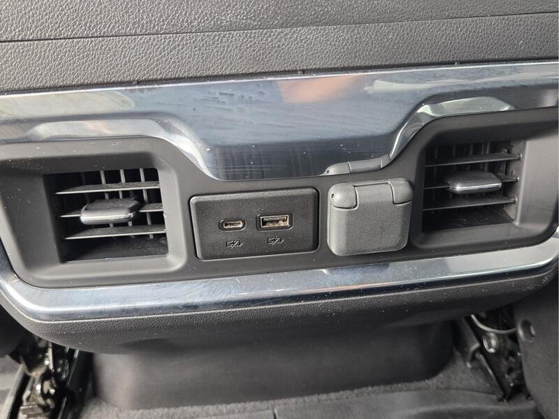 Used 2022 Onyx Black GMC 4WD CREW CAB 147" SLT image 13