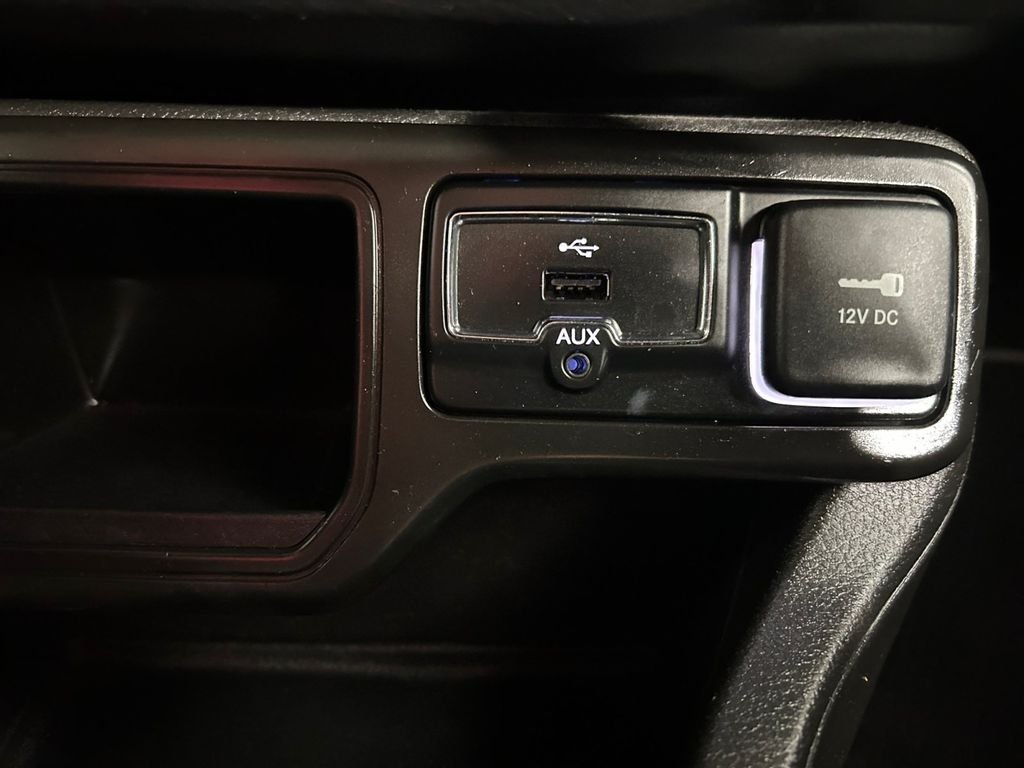 Used 2021 Black Jeep Latitude image 30